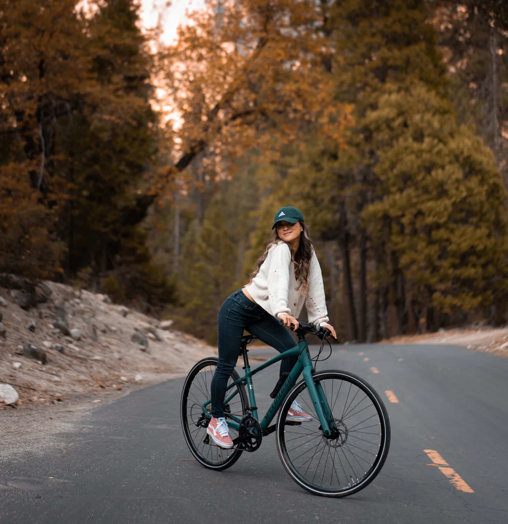 Frauen, fahrt Fahrrad