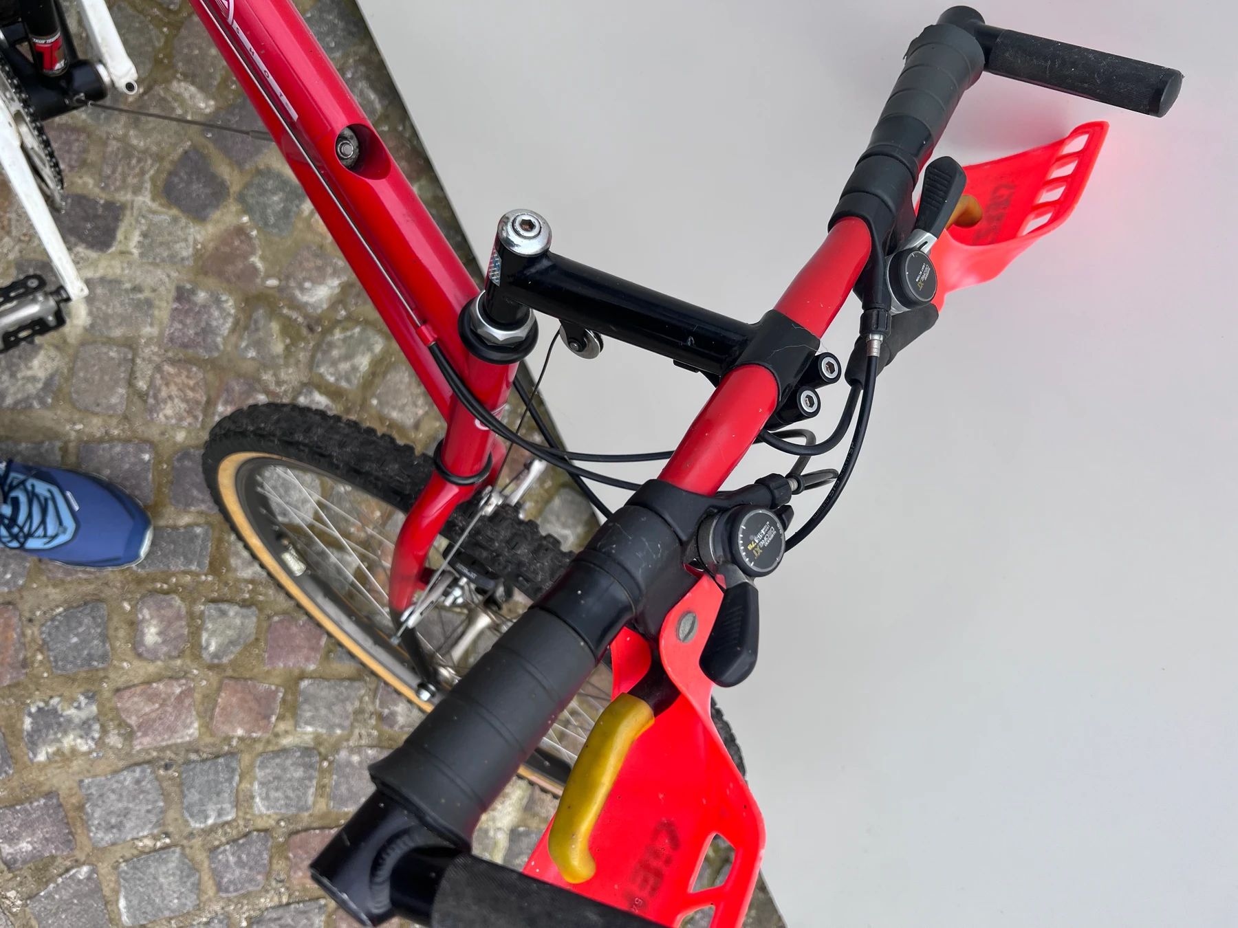 mtb-Wiesbaden--SLOOTSports-Slingshot_-nearlyperfect-b3db467 Detailbild #3