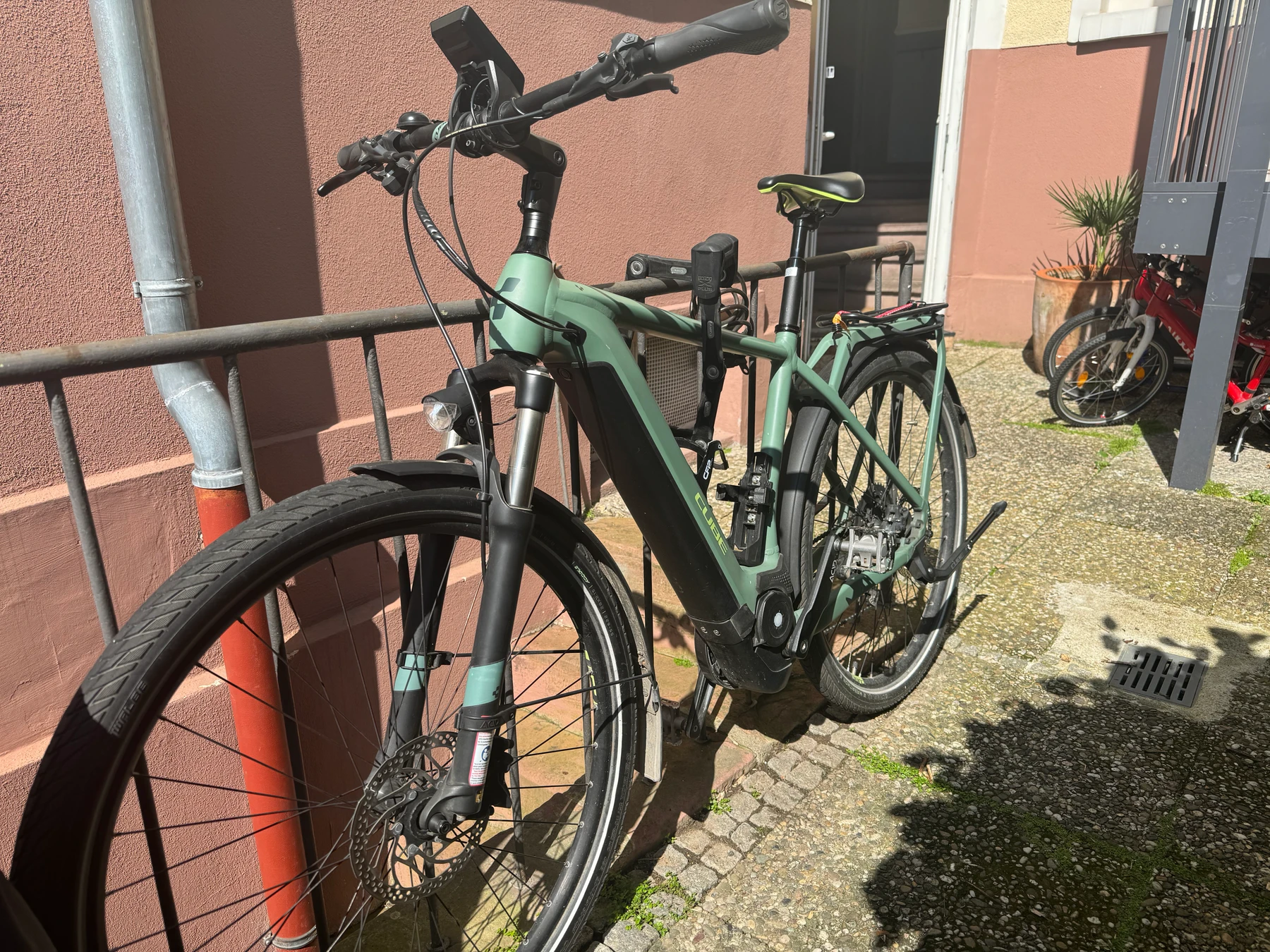 trekkingbike-Frankfurt_am_Main--CUBE-Touring_Hybrid_EXC_5-goodstat-1d2c29b Detailbild #1